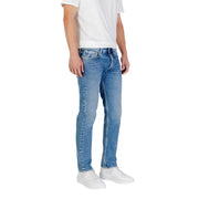 Jean Replay Light pour homme en denim bleu clair délavé, coupe slim et cinq poches classiques, vue de face
