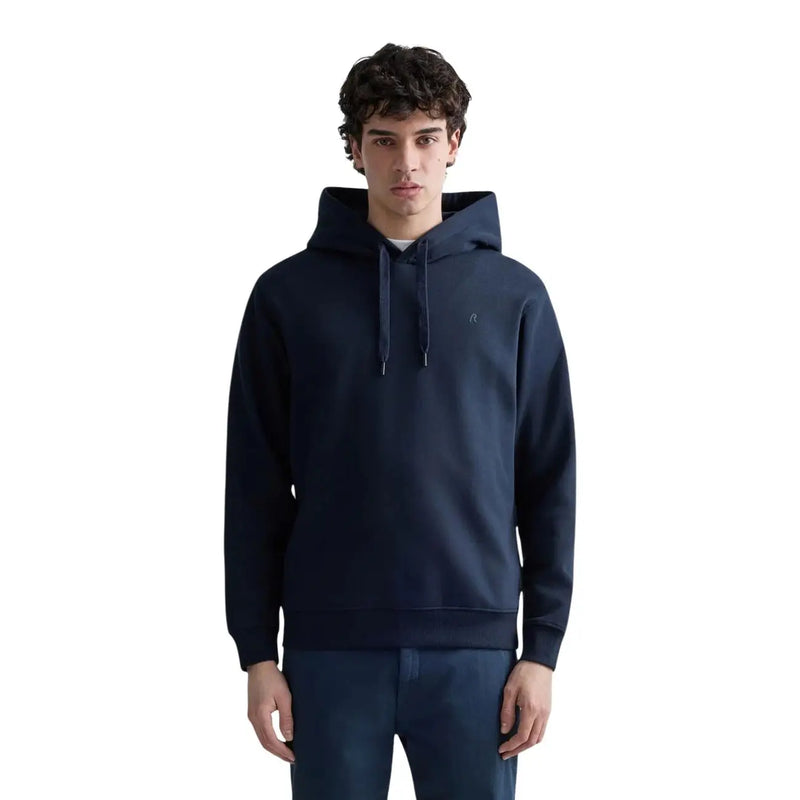 Sweat-shirt à capuche noir pour homme Replay en coton molletonné, avec capuche bleu marine à cordons de serrage et petit logo brodé sur la poitrine.