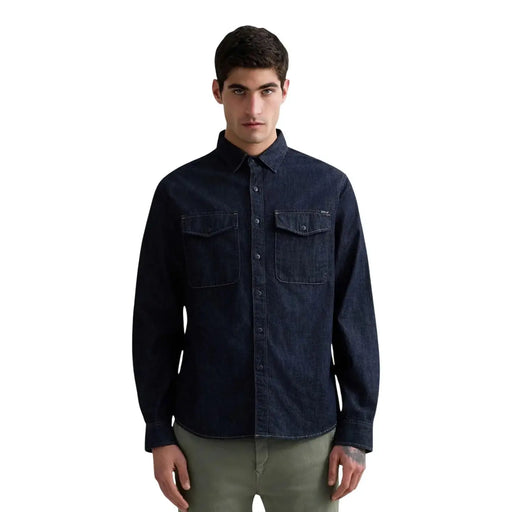 Chemise en denim bleu foncé pour homme Replay, manches longues, fermeture boutonnée, deux poches poitrine et logo discret