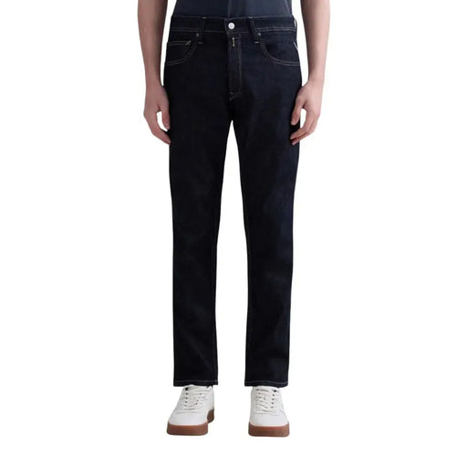 Jean homme Replay bleu à fermeture éclair M1008J.000, denim indigo foncé, coupe droite et cinq poches classiques, idéal pour le printemps et l'été.