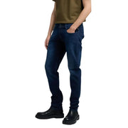 Jean Replay bleu foncé coupe slim pour homme, fermeture éclair et bouton, modèle classique cinq poches et délavage subtil aux cuisses.
