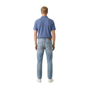 Jean Replay pour homme, bleu clair, coupe slim classique, en coton stretch, cinq poches et étiquette de marque en cuir marron.