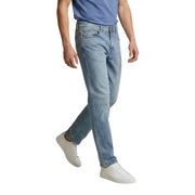 Jean Replay pour homme, bleu clair, coupe slim classique, en coton stretch, denim délavé clair et jambes droites à cinq poches.