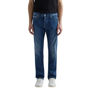 Jean Replay pour homme, coupe droite, en denim stretch de coton bleu foncé, avec une coupe classique à cinq poches.
