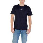 Black Replay hommes t-shirt avec un petit logo blanc sur la poitrine, confectionné dans une matière confortable pour une tenue décontractée