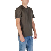 Replay hommes t-shirt en coton vert olive avec un logo discret sur la poitrine, idéal pour une tenue décontractée