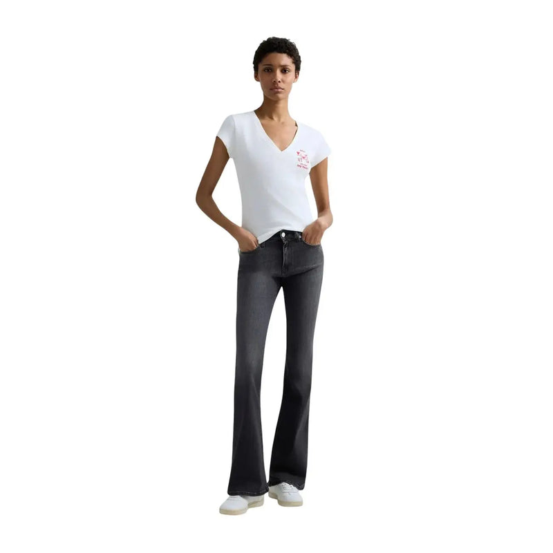 Jean en denim noir pour femme Replay, coupe évasée gris foncé, cinq poches classiques et détails de surpiqûres discrets.