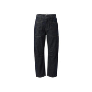 Jean Replay pour femme en denim bleu indigo foncé, coupe droite décontractée, coupe baril, en coton bleu marine avec surpiqûres blanches apparentes.