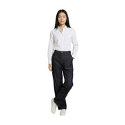 Jean Replay pour femme, coupe droite, en coton délavage foncé, avec surpiqûres apparentes.
