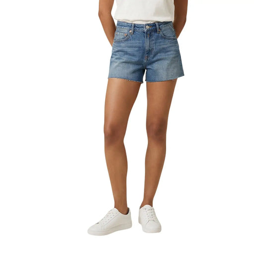 Short en jean bleu pour femme Replay, délavage moyen, ourlet effiloché, poche zippée et coupe classique cinq poches pour un style décontracté.