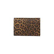 Portefeuille femme Replay marron léopard avec bandoulière largeur 18 cm, au design rectangulaire compact et à l'imprimé léopard audacieux.