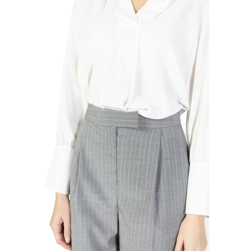 Rinascimento women’s pink pinstripe trousers featuring high-waisted gray pinstripe pleated front and structured belt loop