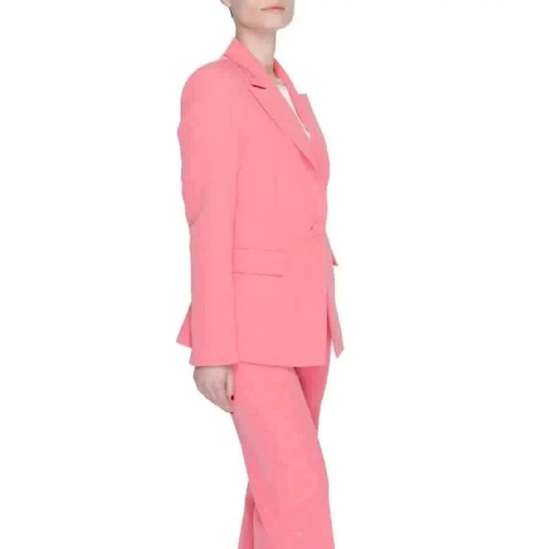 Urban style: The Row pink crepe suit from Silence - Silence Women Blazer collection