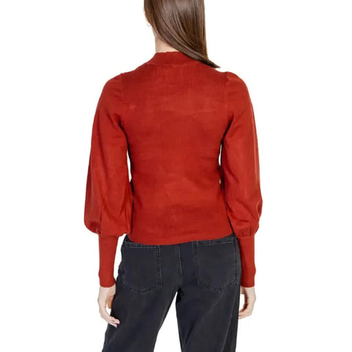 Rust-colored long-sleeved blouse with balloon sleeves by Vero Moda Women’s Bordeaux Turtleneck Sweater