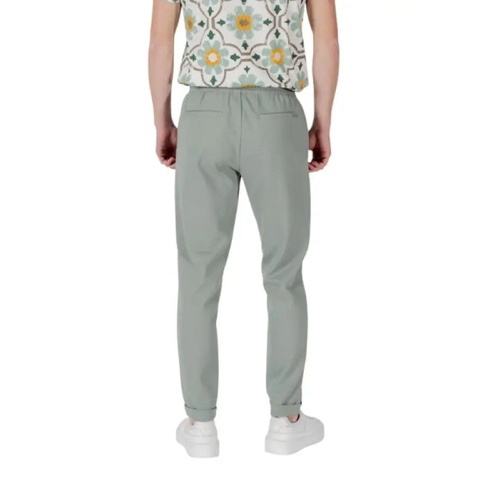 Men’s Sage Green Casual Drawstring Trousers for a Comfortable and Stylish Look