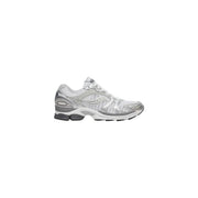 Argent et blanc Saucony Baskets pour hommes avec tige en mesh et détails métalliques, chaussure de running synthétique Progrid Triumph 4