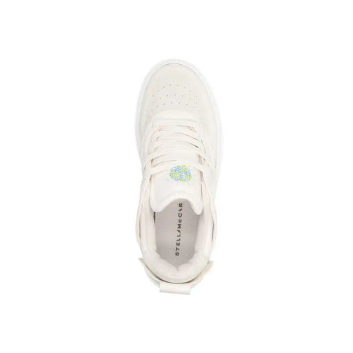Baskets blanches Stella McCartney en cuir à enfiler pour femme, avec tige perforée et semelle épaisse.