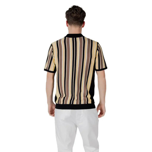 Striped knit polo shirt with pocket, stylish men’s casual wear