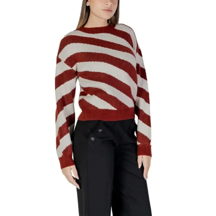 Vero Moda Bordeaux Striped Knit Sweater for Women featured in elegant design