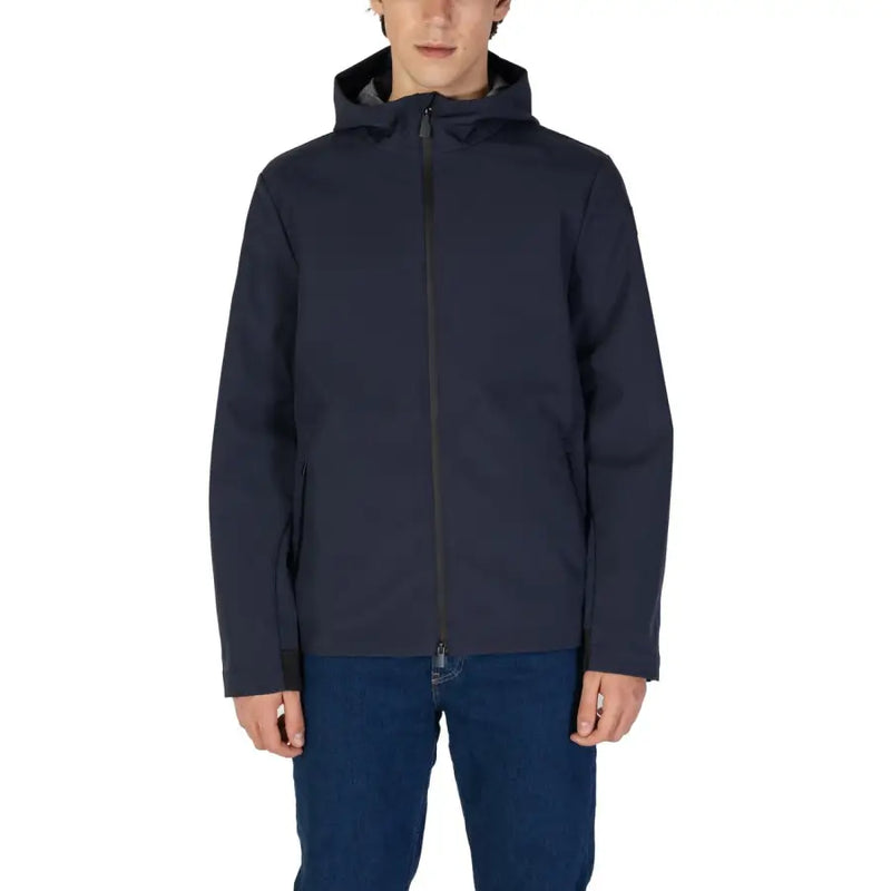 Men’s navy blue hooded zip blazer worn over blue jeans for fall winter style
