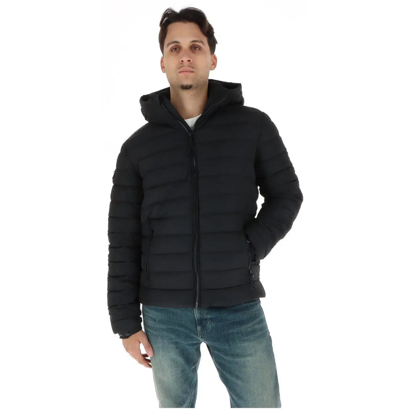 Superdry Doudoune à capuche noire pour homme, fermeture éclair intégrale et poches zippées, vue de face