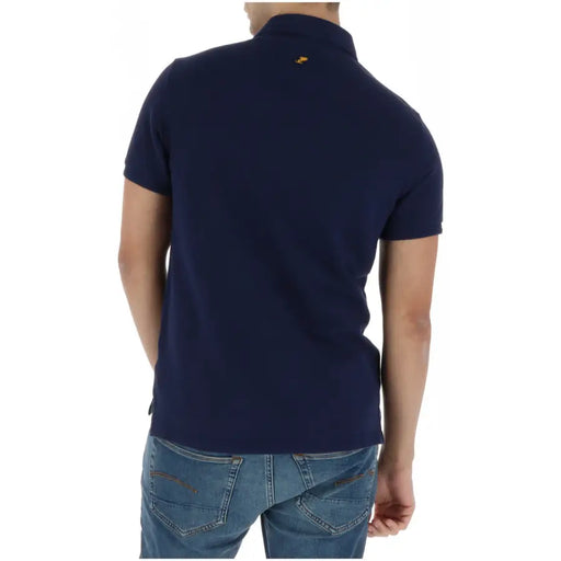 Polo Superdry homme bleu à manches courtes en coton, vue de dos, avec un petit logo doré sur le col