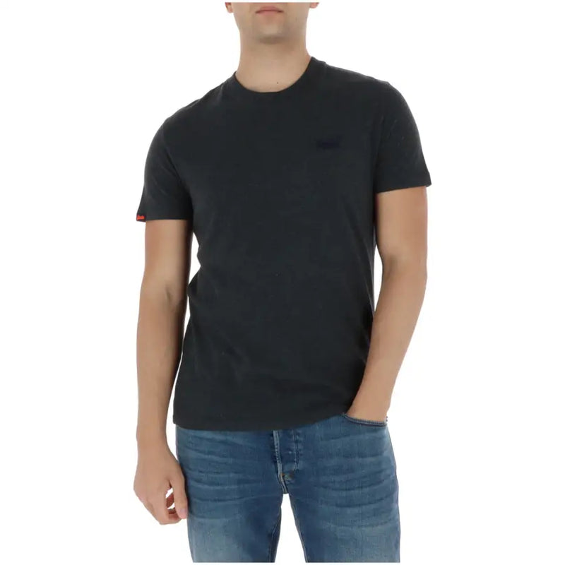 Superdry T-shirt homme bleu clair à manches courtes en coton, col rond noir, logo brodé et étiquette rouge sur la manche