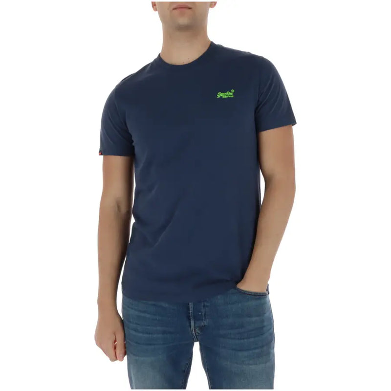 bleu marine Superdry T-shirt homme bleu clair à manches courtes en coton avec logo vert fluo sur la poitrine (M1011245A)
