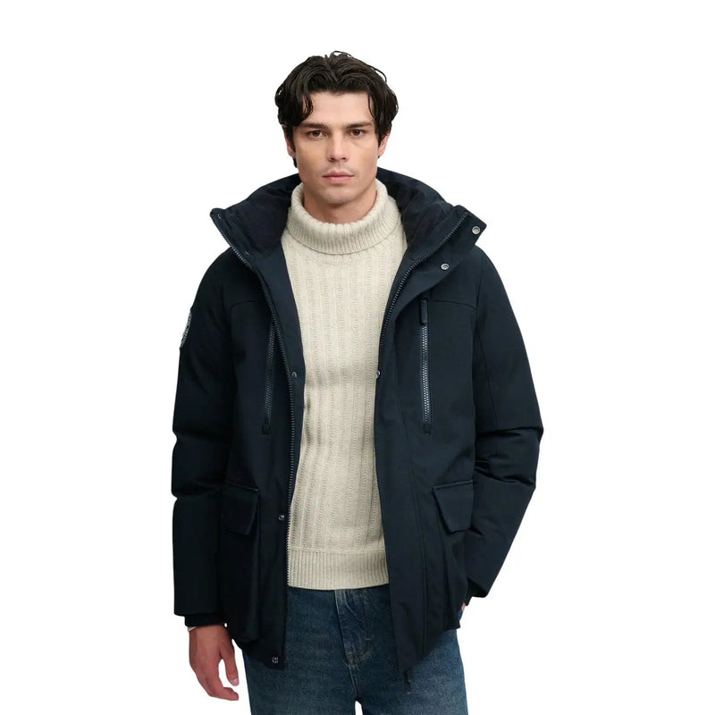 Superdry Parka City pour homme noire avec capuche, fermeture éclair frontale et poches latérales (vue de face)