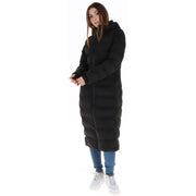Superdry Doudoune noire pour femme avec capuche et matelassage, vue de face