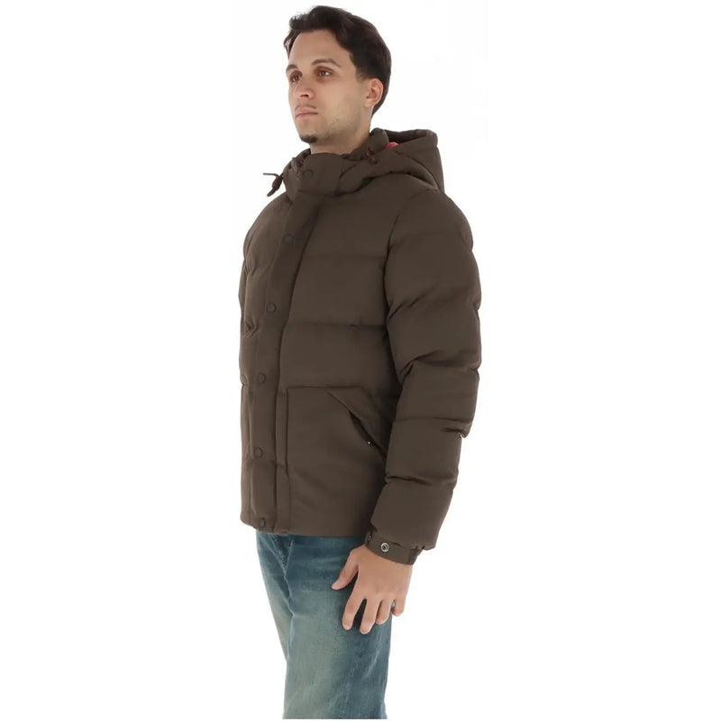 Superdry Doudoune homme en tissu matelassé marron foncé avec capuche et fermeture boutonnée sur le devant, vue de face