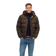 Superdry Doudoune Outdoor Everest pour homme, marron avec doublure de capuche rouge et beige et fermeture à boutons, vue de face