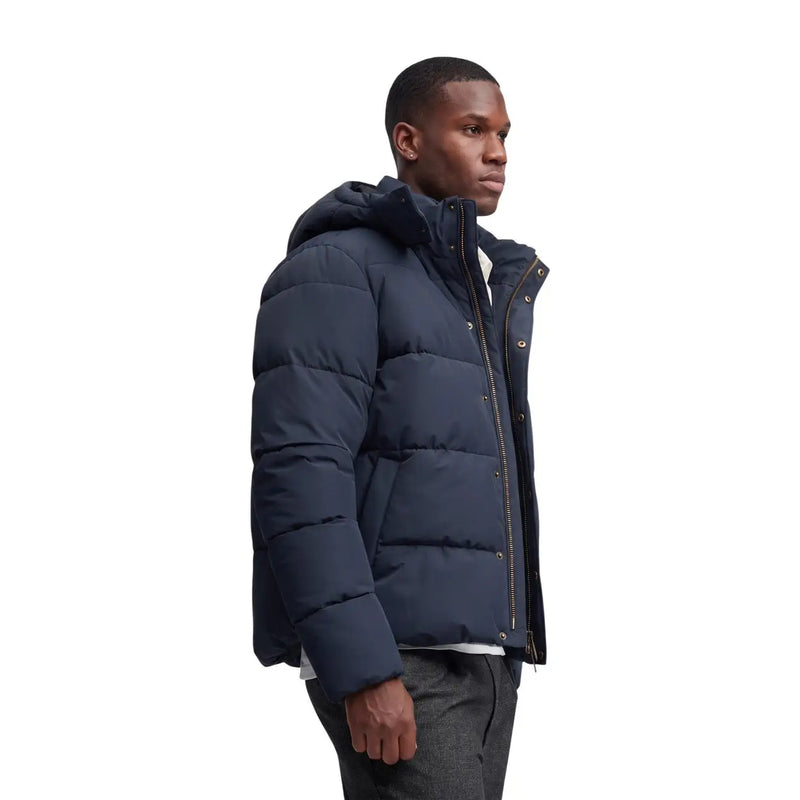 Superdry Doudoune Premium à capuche pour homme, bleu marine, matelassée et zippée sur le devant (vue de face).