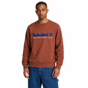 Timberland Sweat-shirt homme en coton vert rouille avec logo brodé bleu et blanc « Établi en 1973 » sur la poitrine