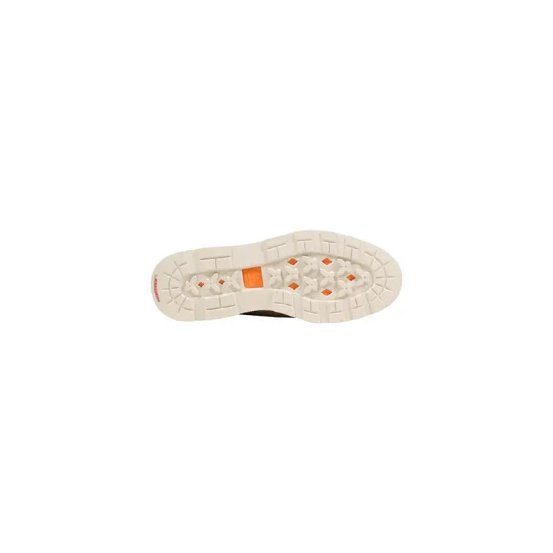 Timberland Chaussures pour homme en daim beige à lacets, semelle en caoutchouc blanc ornée de losanges orange et semelle texturée.