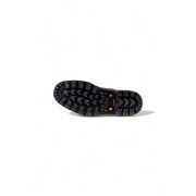 Semelle en caoutchouc noir avec semelle extérieure texturée et robuste et accents orange sur timberland Bottes en cuir noir pour hommes