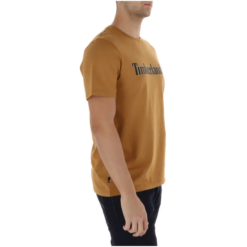 Un jaune moutarde Timberland hommes t-shirt fait de timberland tissu avec un logo noir sur la poitrine
