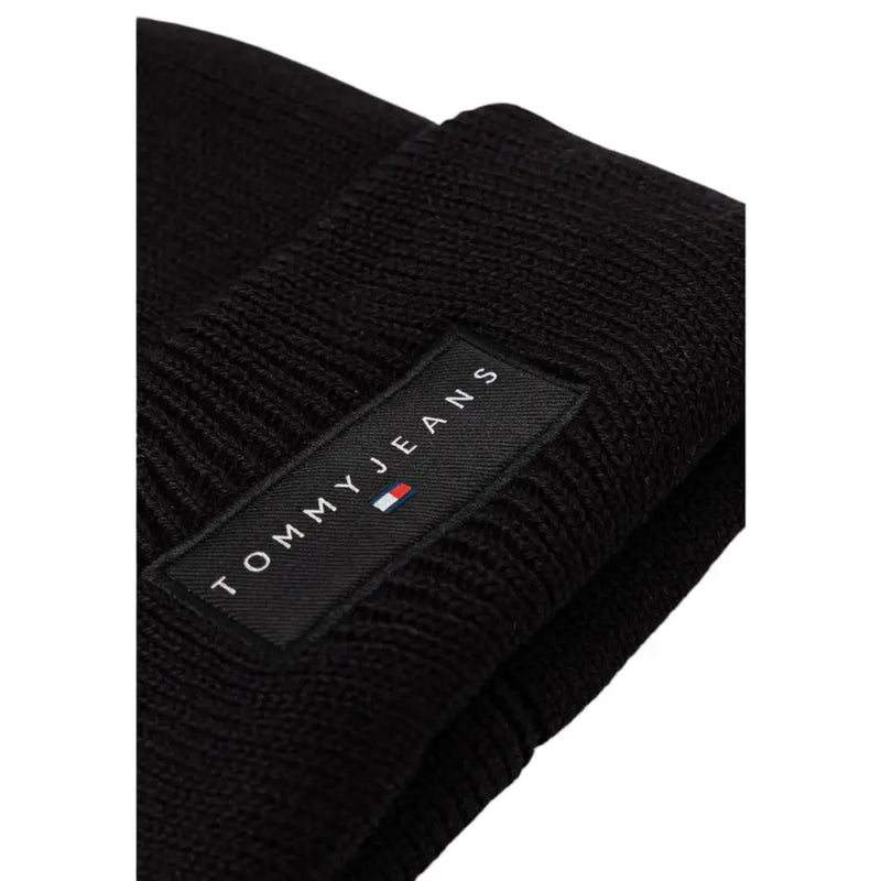 Tommy jeans black ribbed beanie with logo patch.