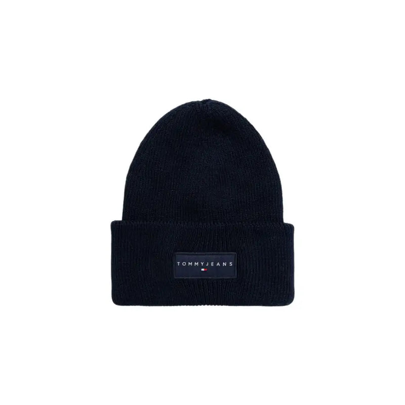 Tommy jeans black ribbed beanie with logo patch.