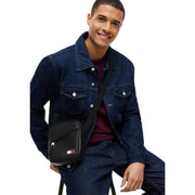Tommy Hilfiger Sac bandoulière Daily pour femme, noir, au design minimaliste et orné du logo drapeau emblématique, vue de face
