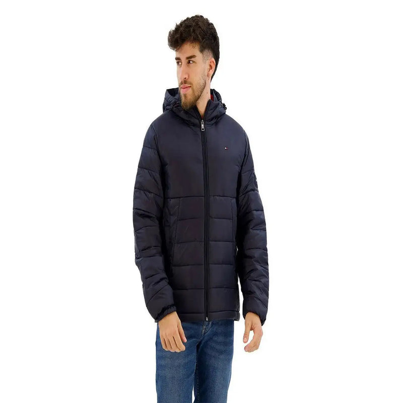 Veste à capuche matelassée bleu marine en polyamide pour homme avec un petit motif rouge, blanc et bleu Tommy Hilfiger logo sur la poitrine gauche