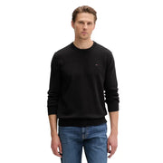 Pull noir Tommy Hilfiger à col rond, poignets et ourlet côtelés, en maille de coton biologique.