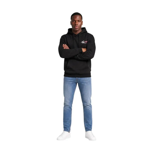 Sweat à capuche noir Tommy Hilfiger Jeans pour homme en coton biologique avec petit logo sur la poitrine, un incontournable du vestiaire décontracté classique.