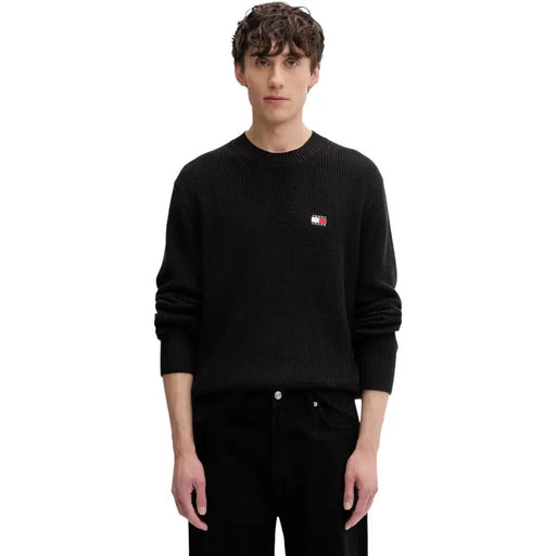 Tommy Hilfiger Jeans Pull homme en maille côtelée noire en coton biologique avec logo drapeau brodé sur la poitrine gauche