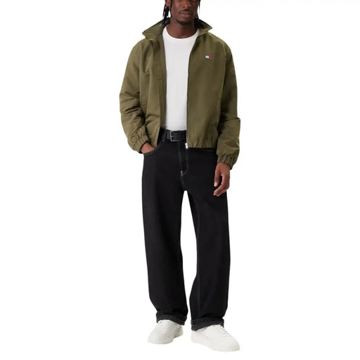 Veste blazer à capuche vert olive avec petit logo brodé sur la poitrine gauche, en polyester, signée Tommy Hilfiger Jeans