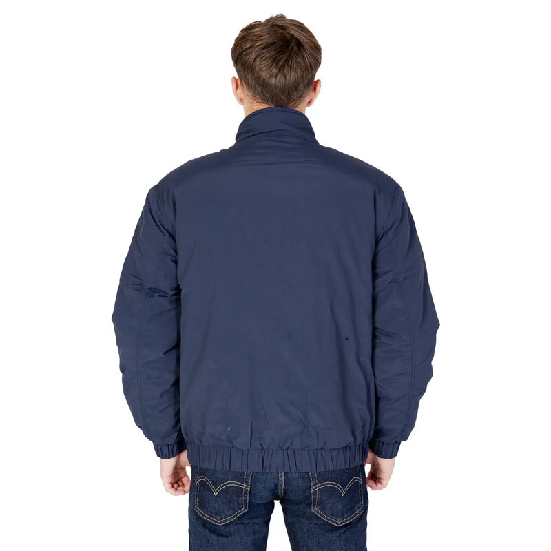 Blouson aviateur bleu marine en nylon matelassé avec taille élastique et poignets côtelés par Tommy Hilfiger Jeans mannequin homme dm0dm17238