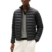 Doudoune noire matelassée aux détails subtils Tommy Hilfiger logo sur la poitrine gauche de Tommy Hilfiger Jeans DM0DM20658