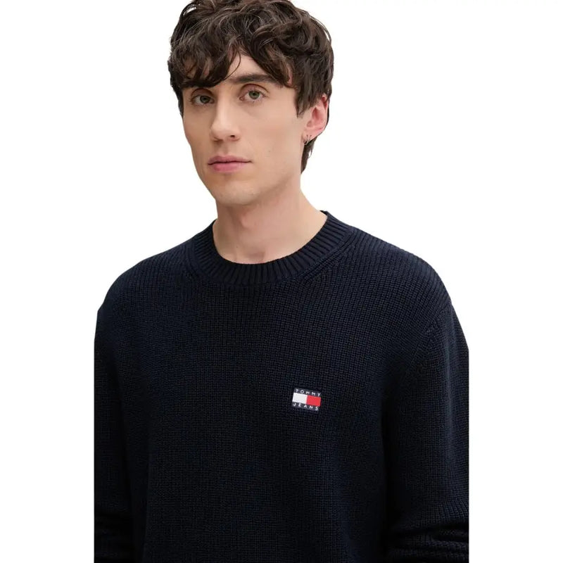 Pull en maille texturée bleu marine en coton biologique pour homme par Tommy Hilfiger Jeans avec un petit logo drapeau brodé