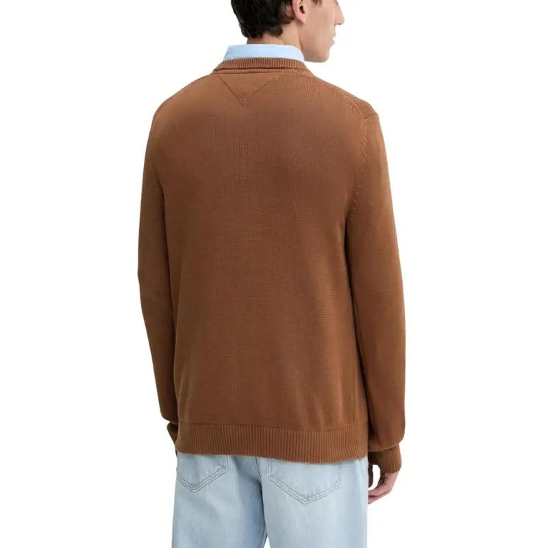 Tommy Hilfiger Jeans Pull en maille côtelée marron pour homme, col rond classique, en coton.