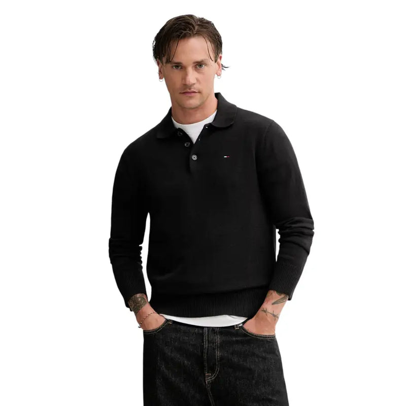 Polo slim noir Tommy Hilfiger pour homme, en coton biologique, avec poignets et ourlet côtelés.